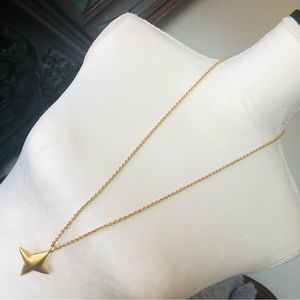 Liz Claiborne matte gold 4 point star pendant on chain necklace